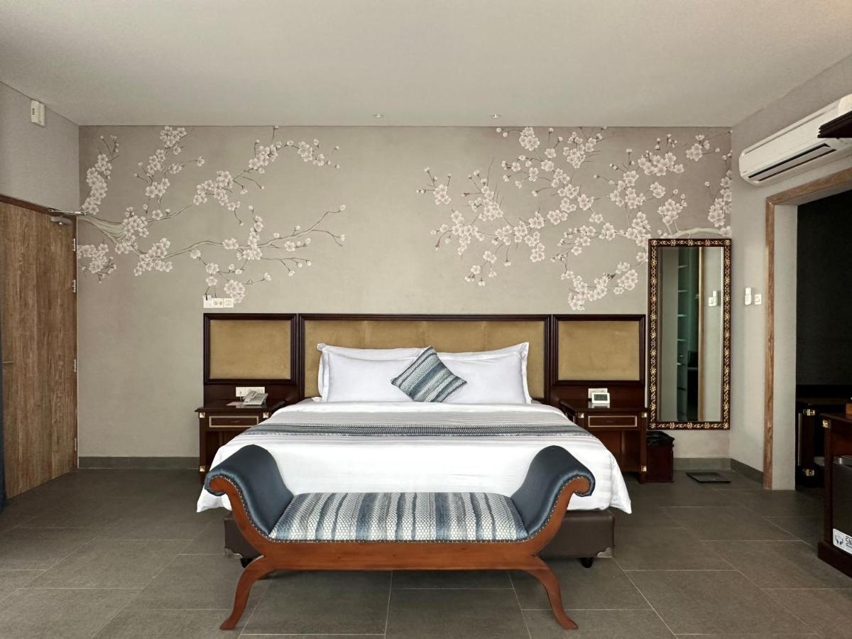 Tabebuya Resto & Resort Kesembu Luaran gambar