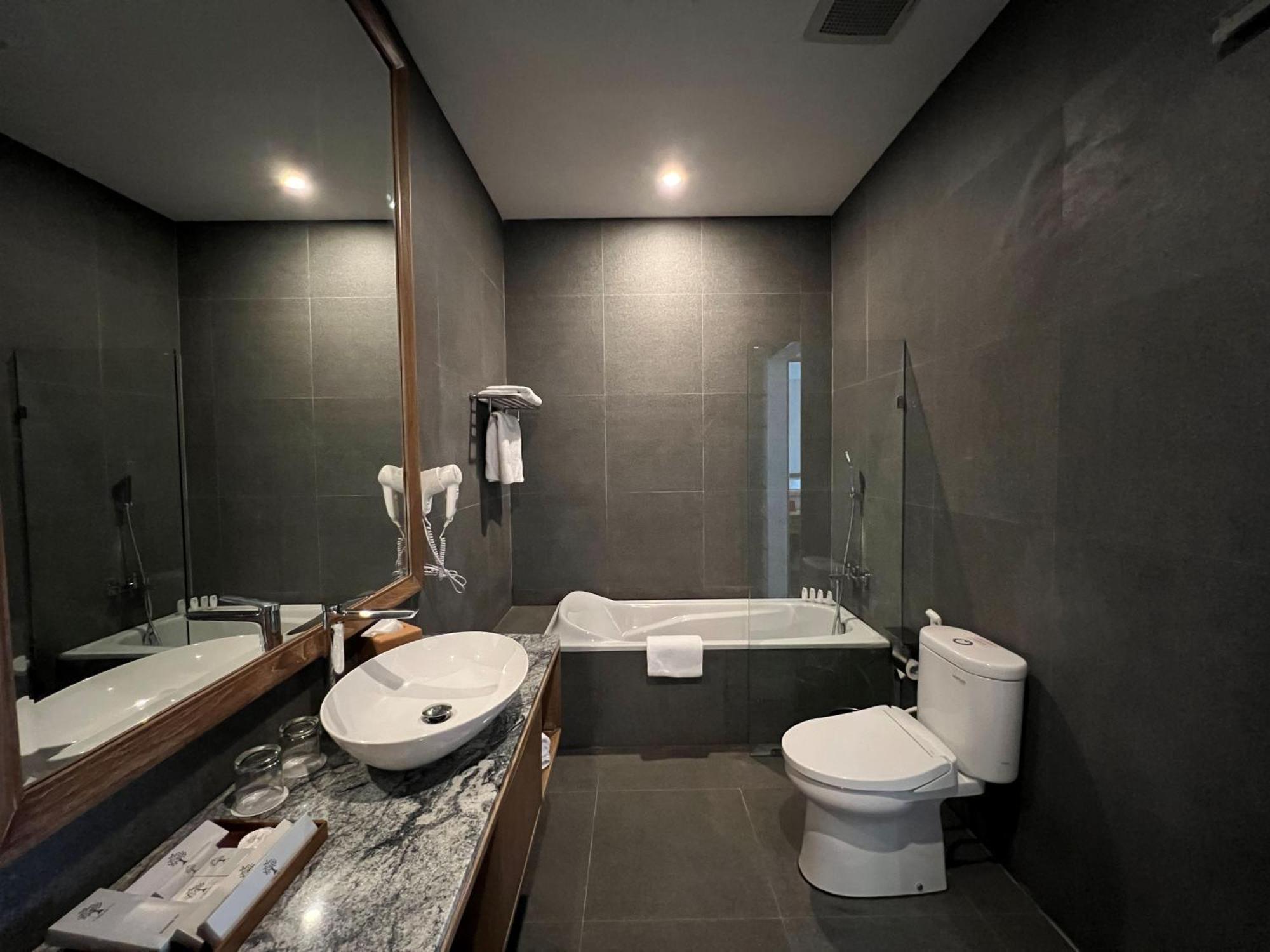 Tabebuya Resto & Resort Kesembu Luaran gambar